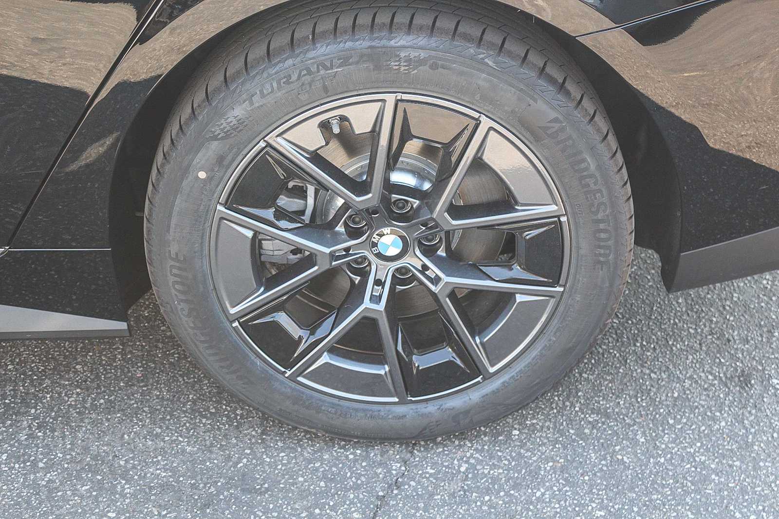 Thumbnail: 2025 BMW i4 - 8