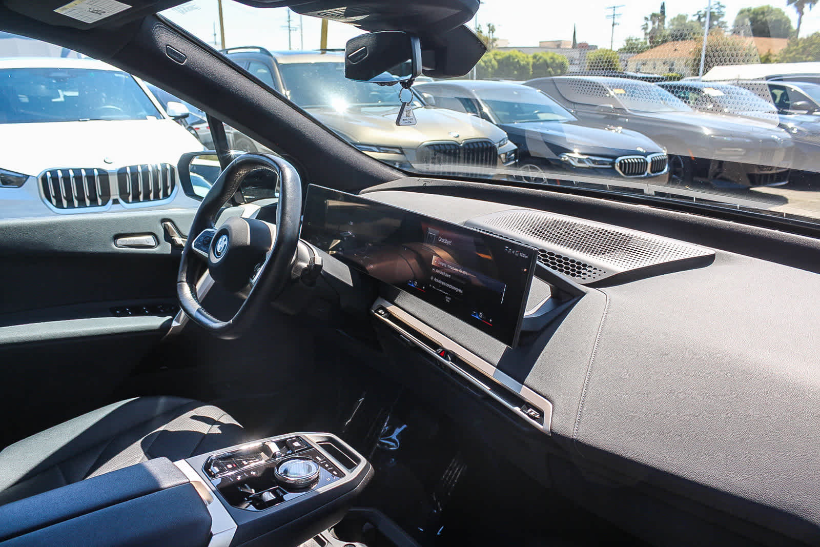 Thumbnail: 2023 BMW iX - 16