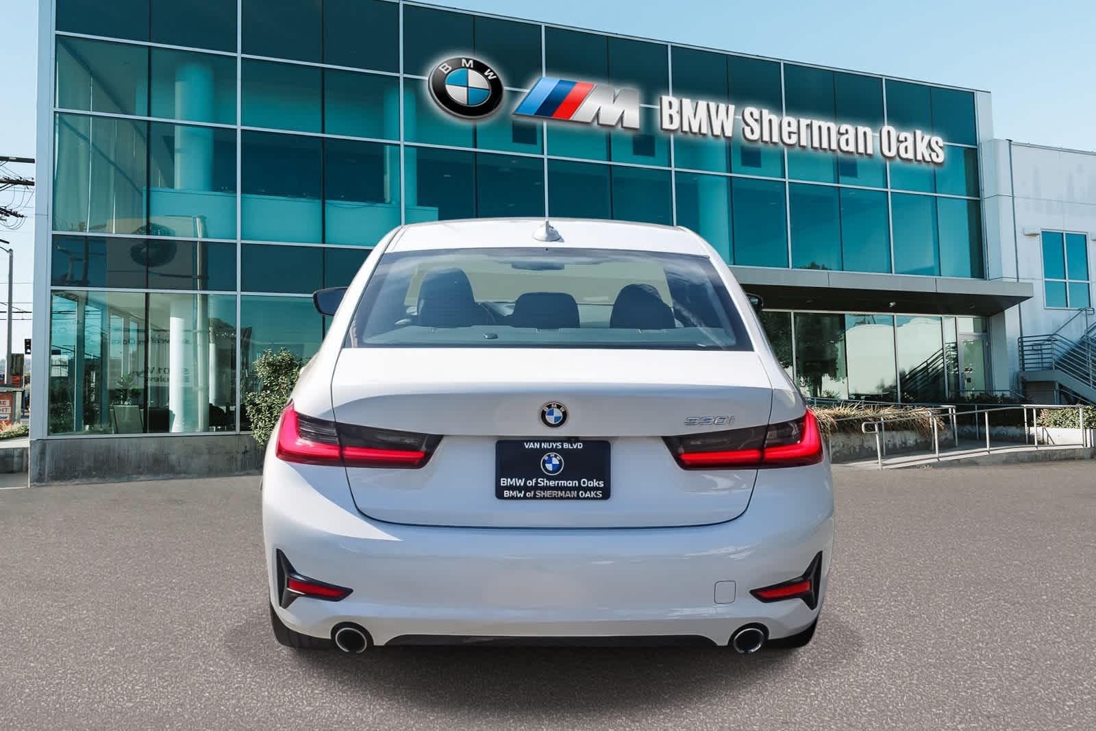 2020 BMW 330i photo 4