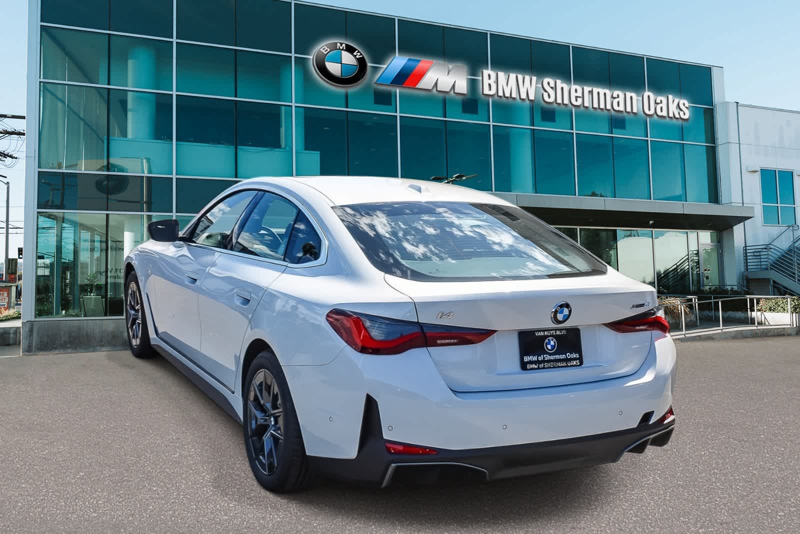 Thumbnail: 2026 BMW i4 - 6