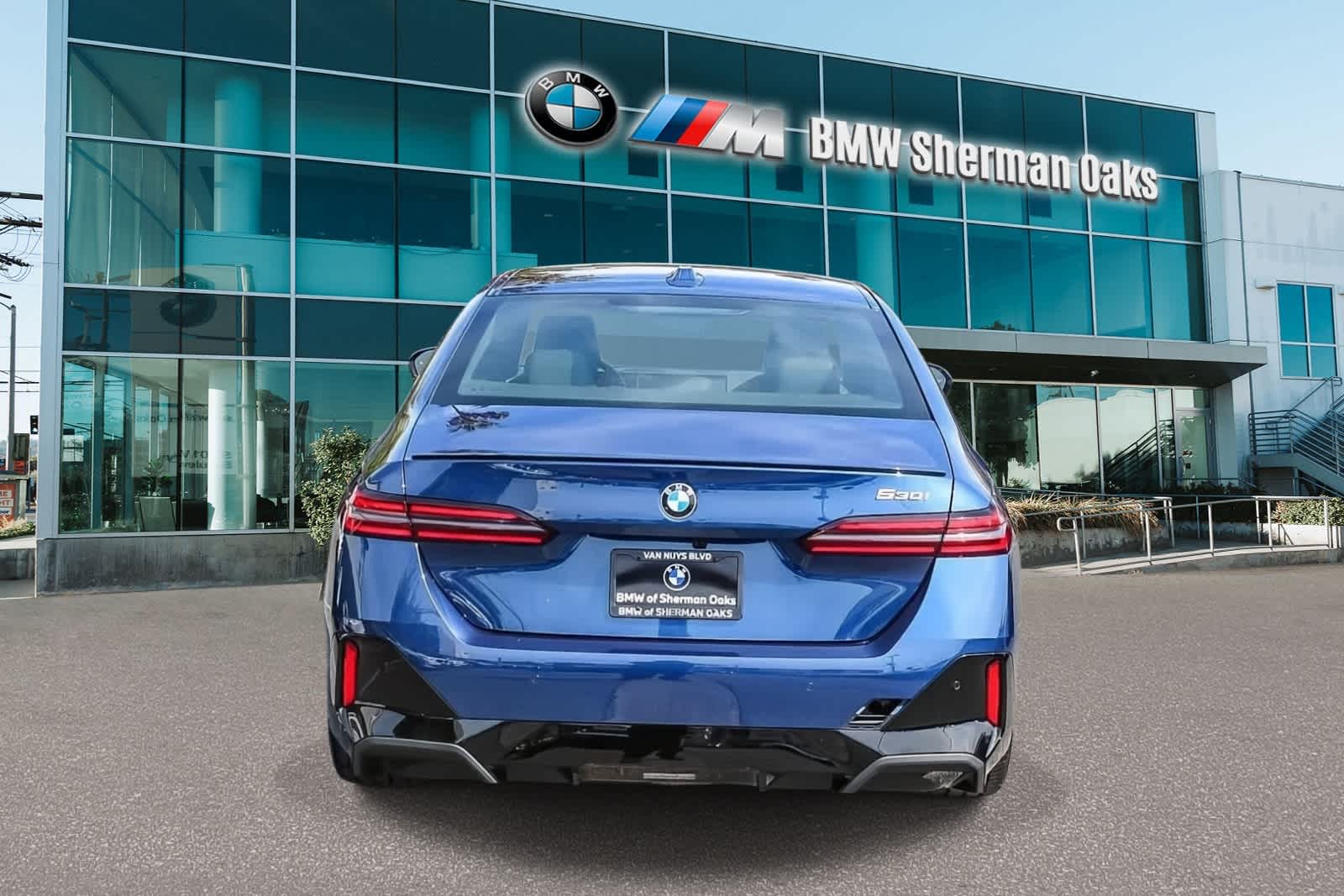 Thumbnail: 2026 BMW 5 Series - 5
