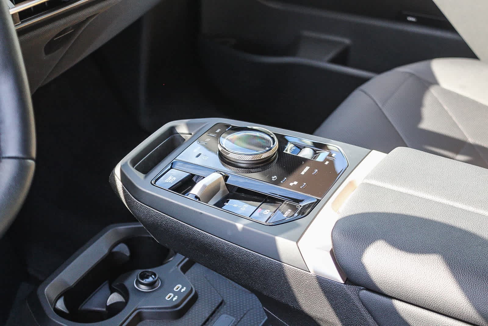 Thumbnail: 2026 BMW iX - 19