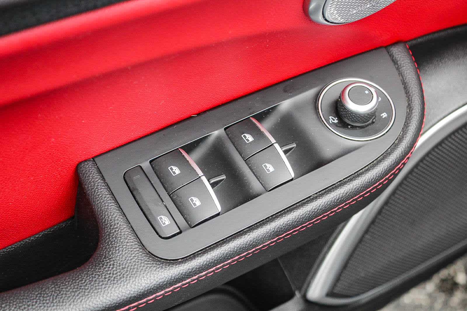 Thumbnail: 2019 Alfa Romeo Giulia - 32