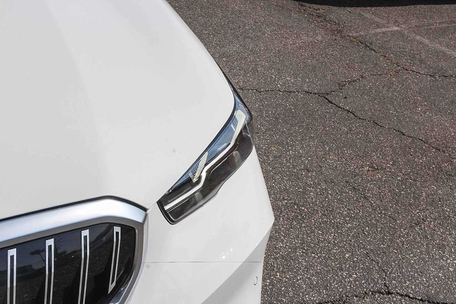 Thumbnail: 2026 BMW 5 Series - 10