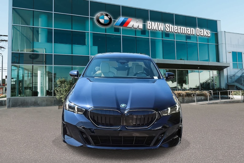 New 2026 BMW 550e xDrive Sedan