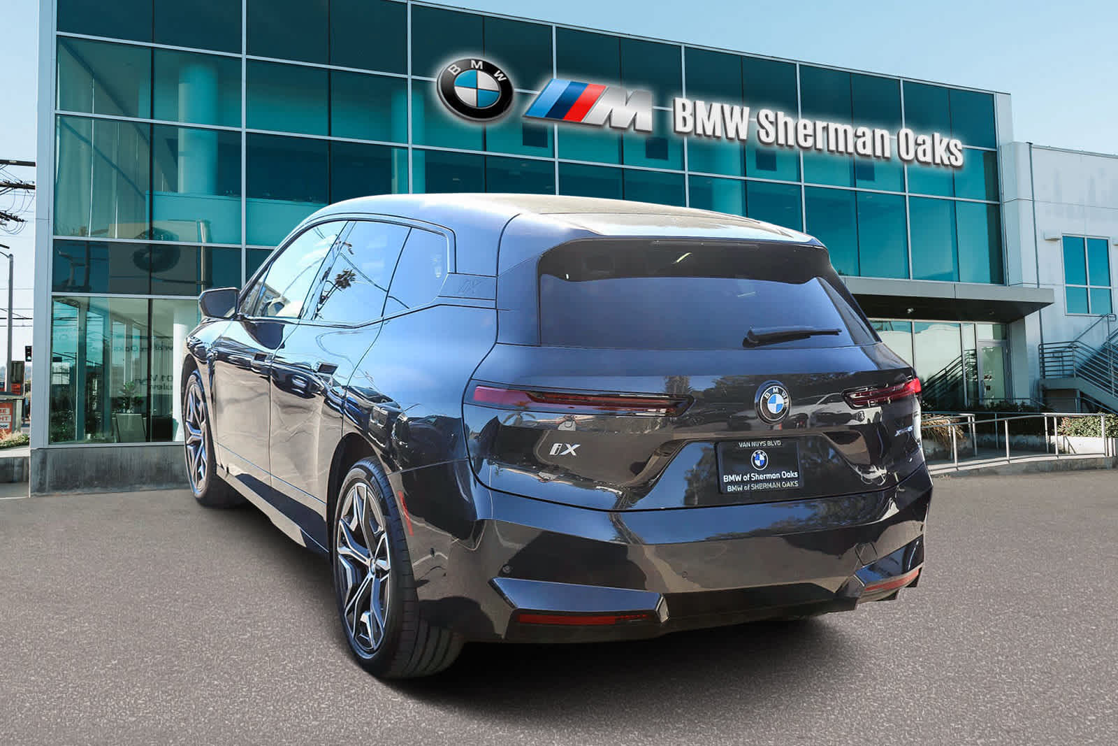 Thumbnail: 2026 BMW iX - 6