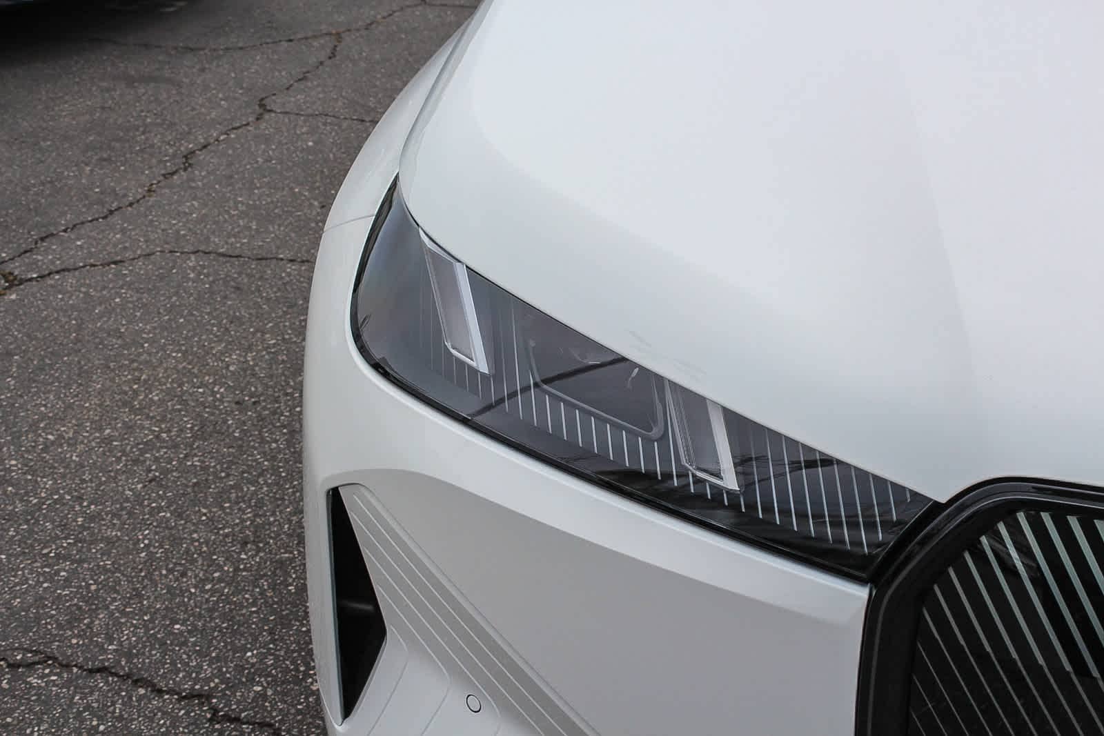 Thumbnail: 2026 BMW iX - 10