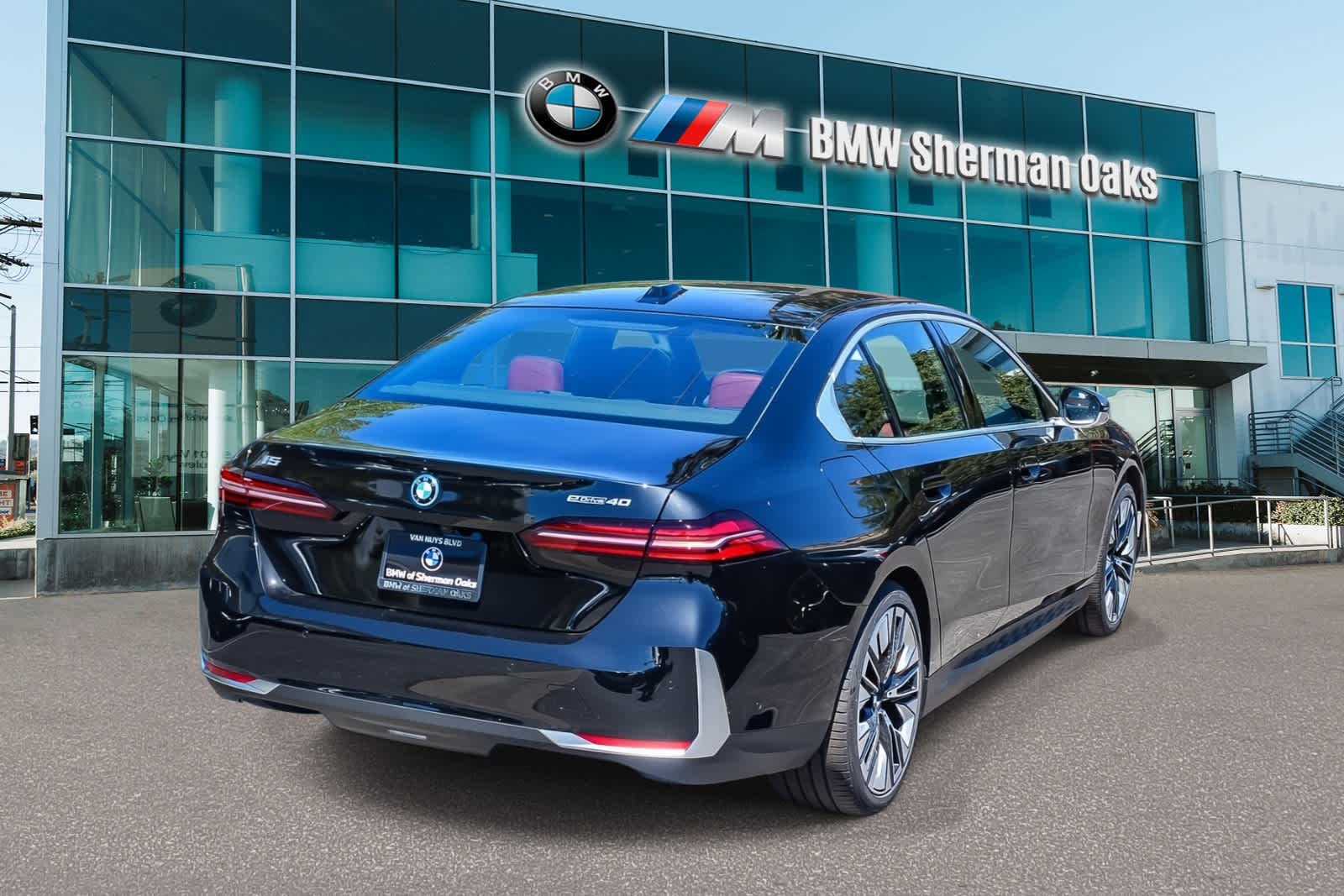 Thumbnail: 2026 BMW i5 - 4