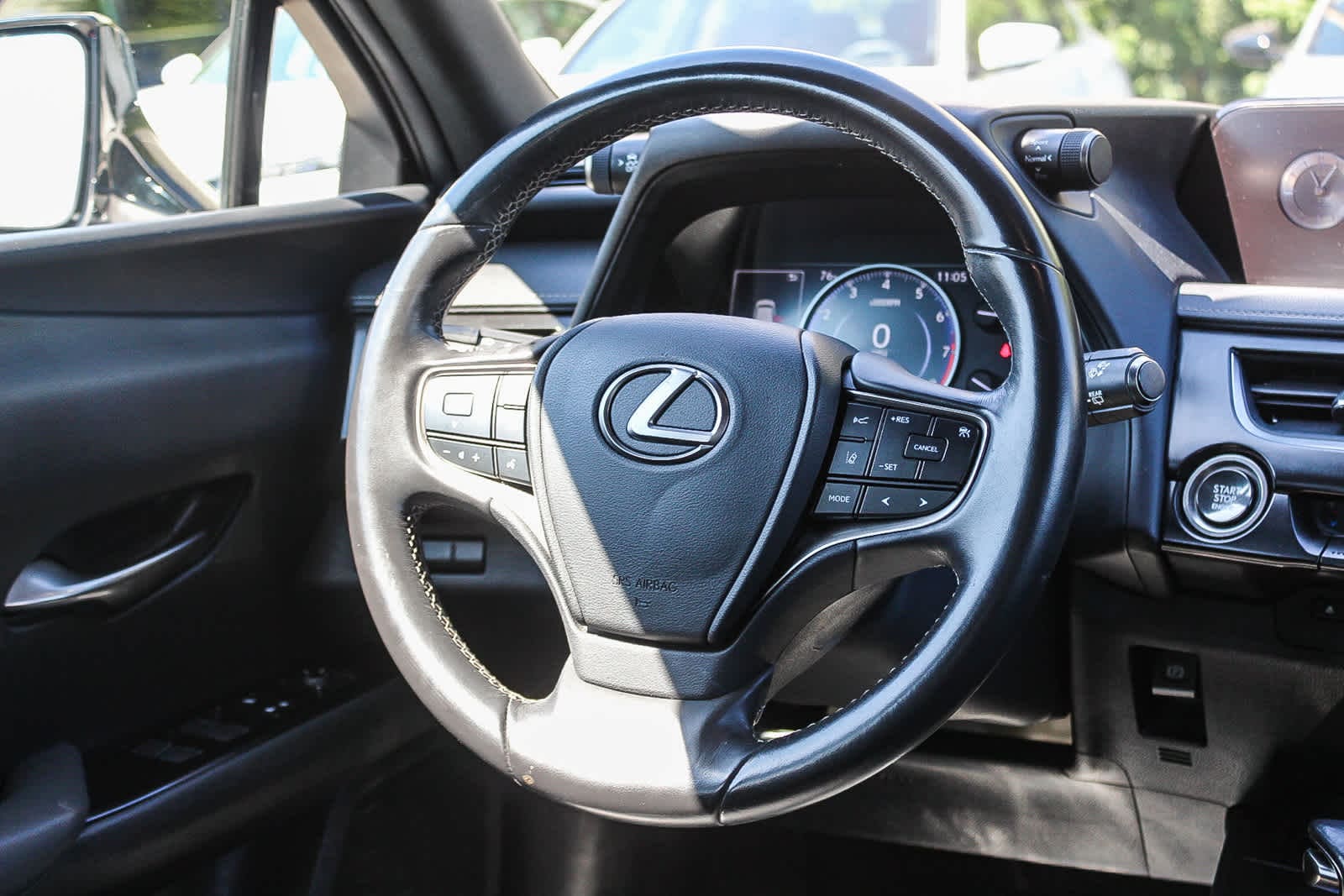 Thumbnail: 2020 Lexus UX - 22