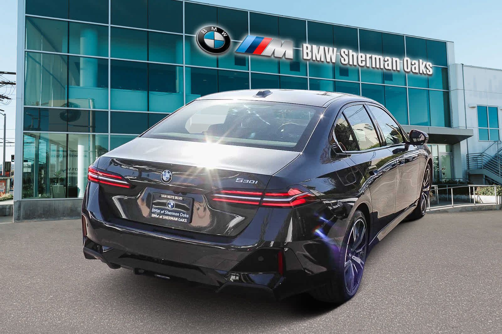 Thumbnail: 2026 BMW 5 Series - 4