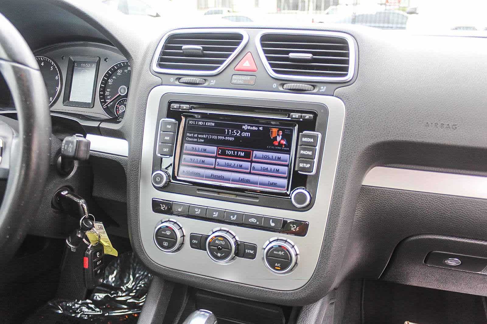 Thumbnail: 2013 Volkswagen Eos - 19