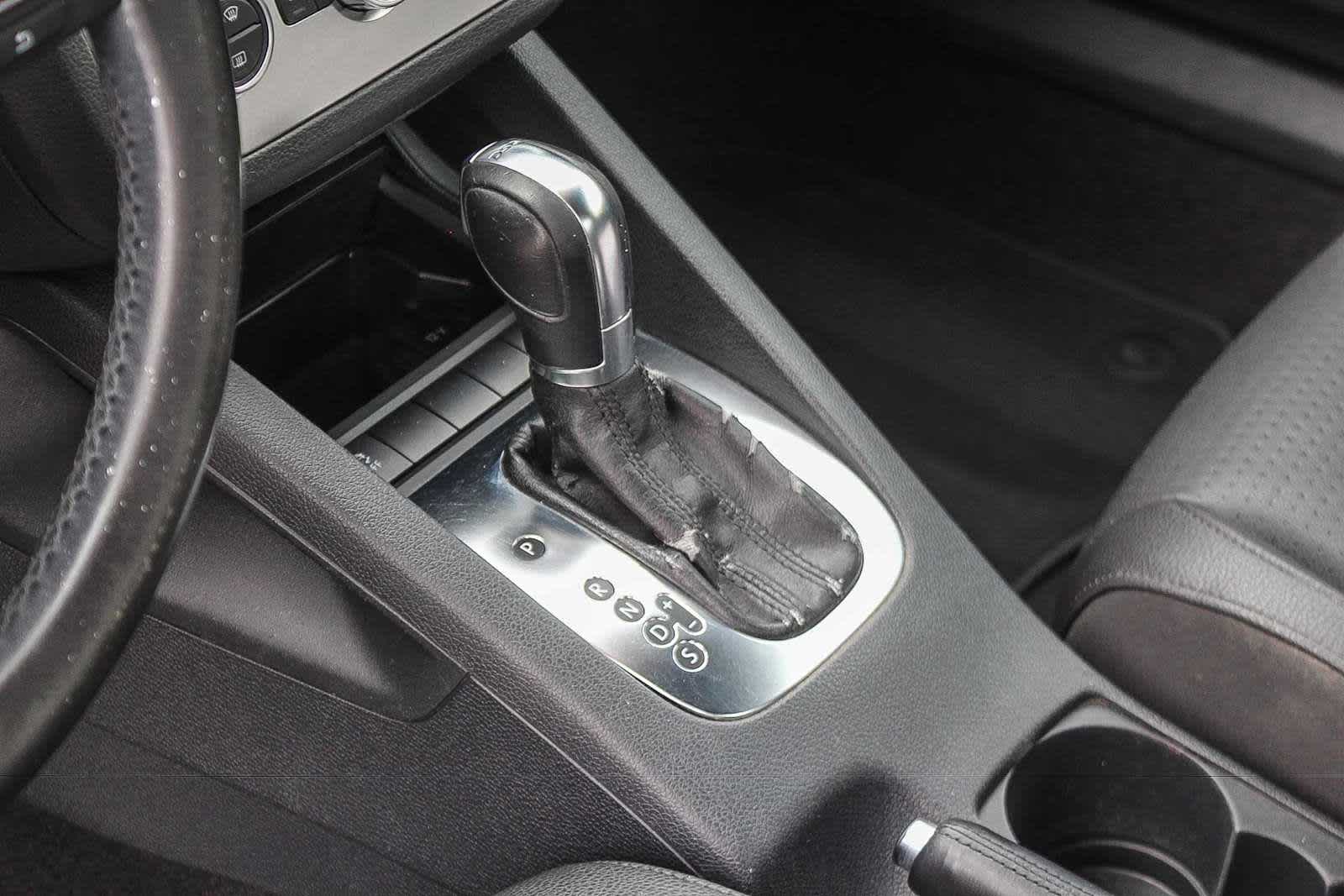 Thumbnail: 2013 Volkswagen Eos - 25