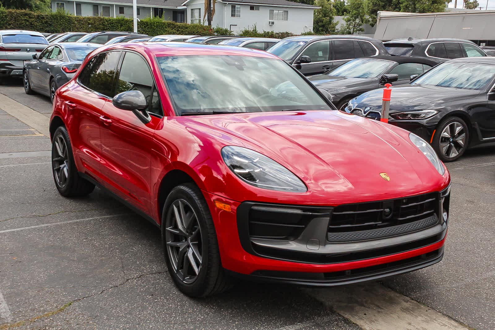 2024 Porsche Macan T photo 2