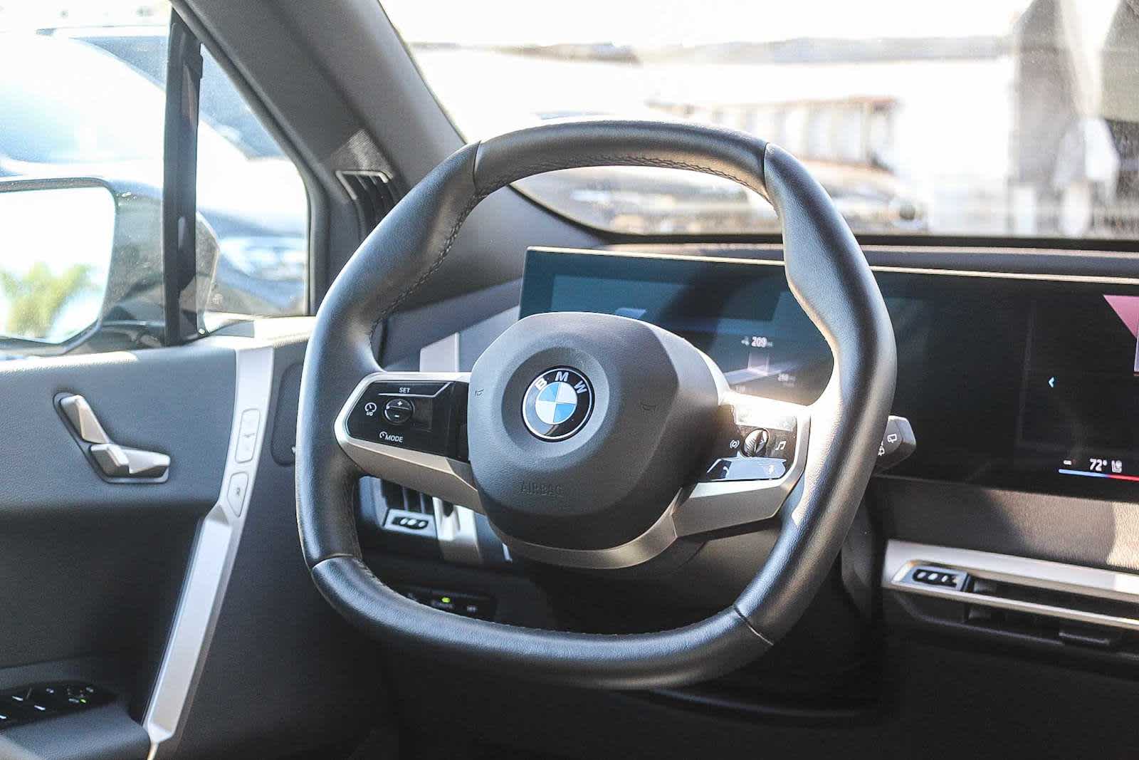 Thumbnail: 2026 BMW iX - 15