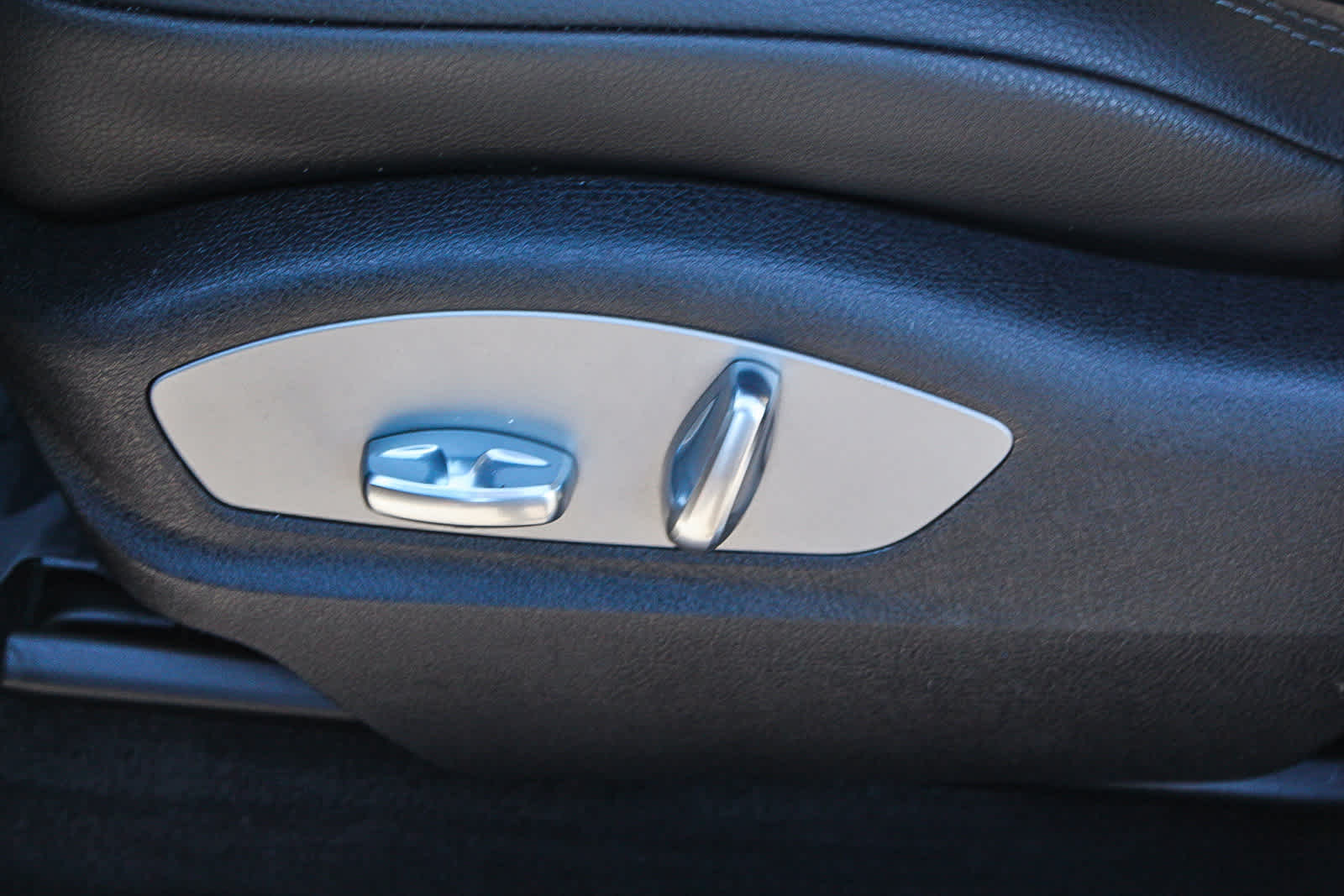 Thumbnail: 2020 Porsche Macan - 21