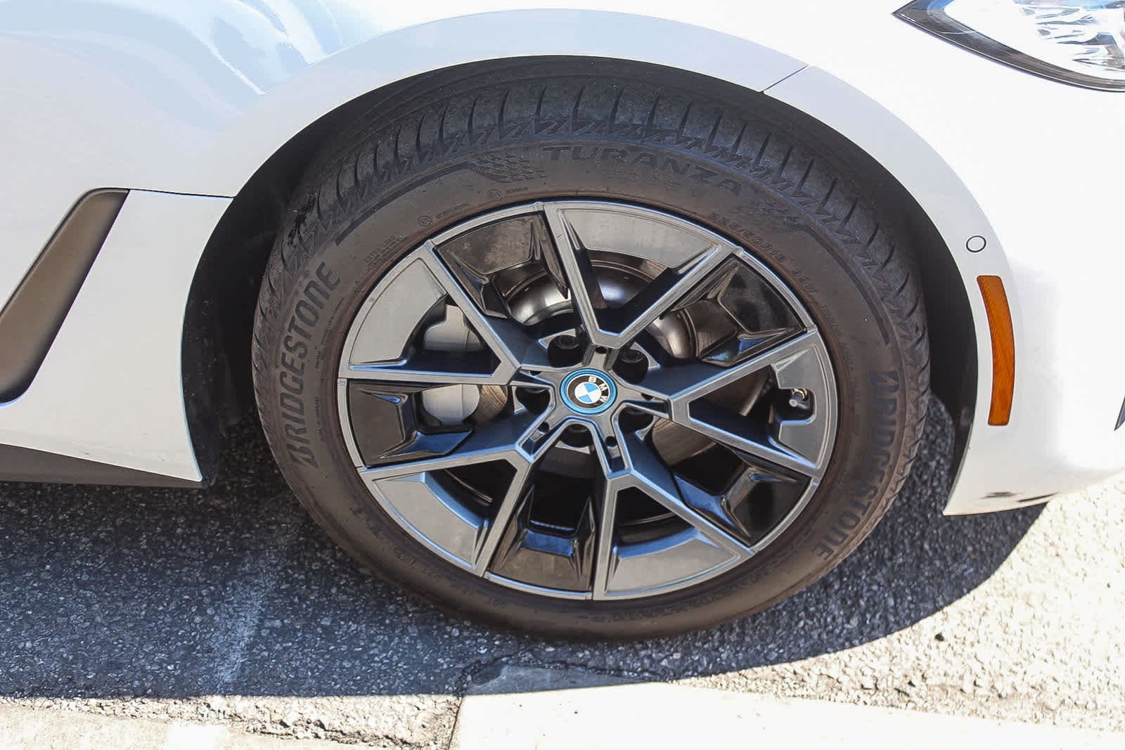 Thumbnail: 2023 BMW i4 - 9