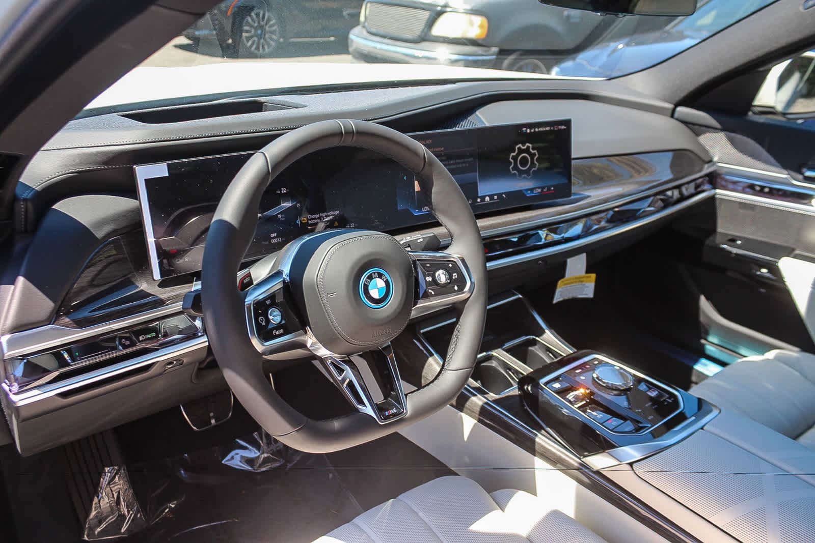 Thumbnail: 2026 BMW i7 - 16