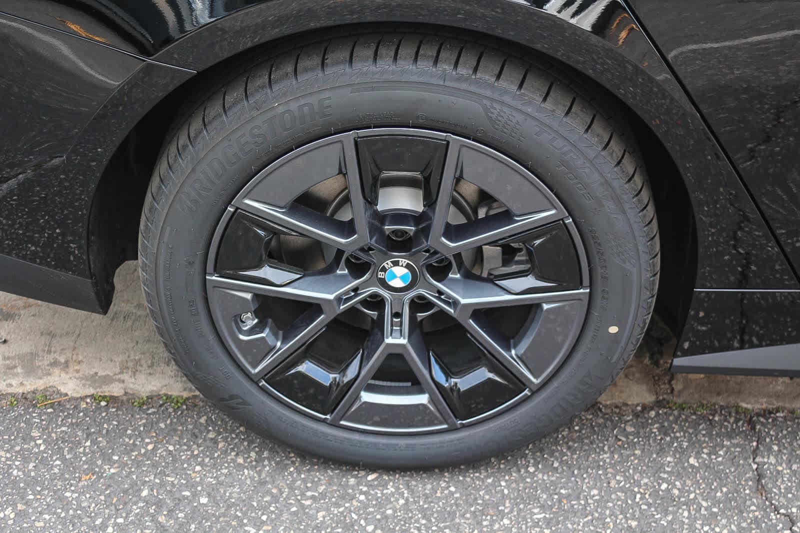 Thumbnail: 2026 BMW i4 - 8