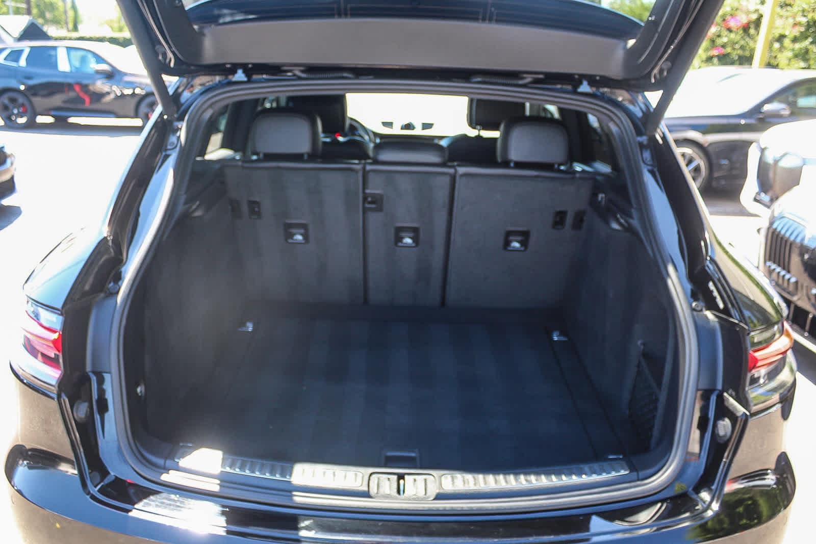 Thumbnail: 2019 Porsche Macan - 25