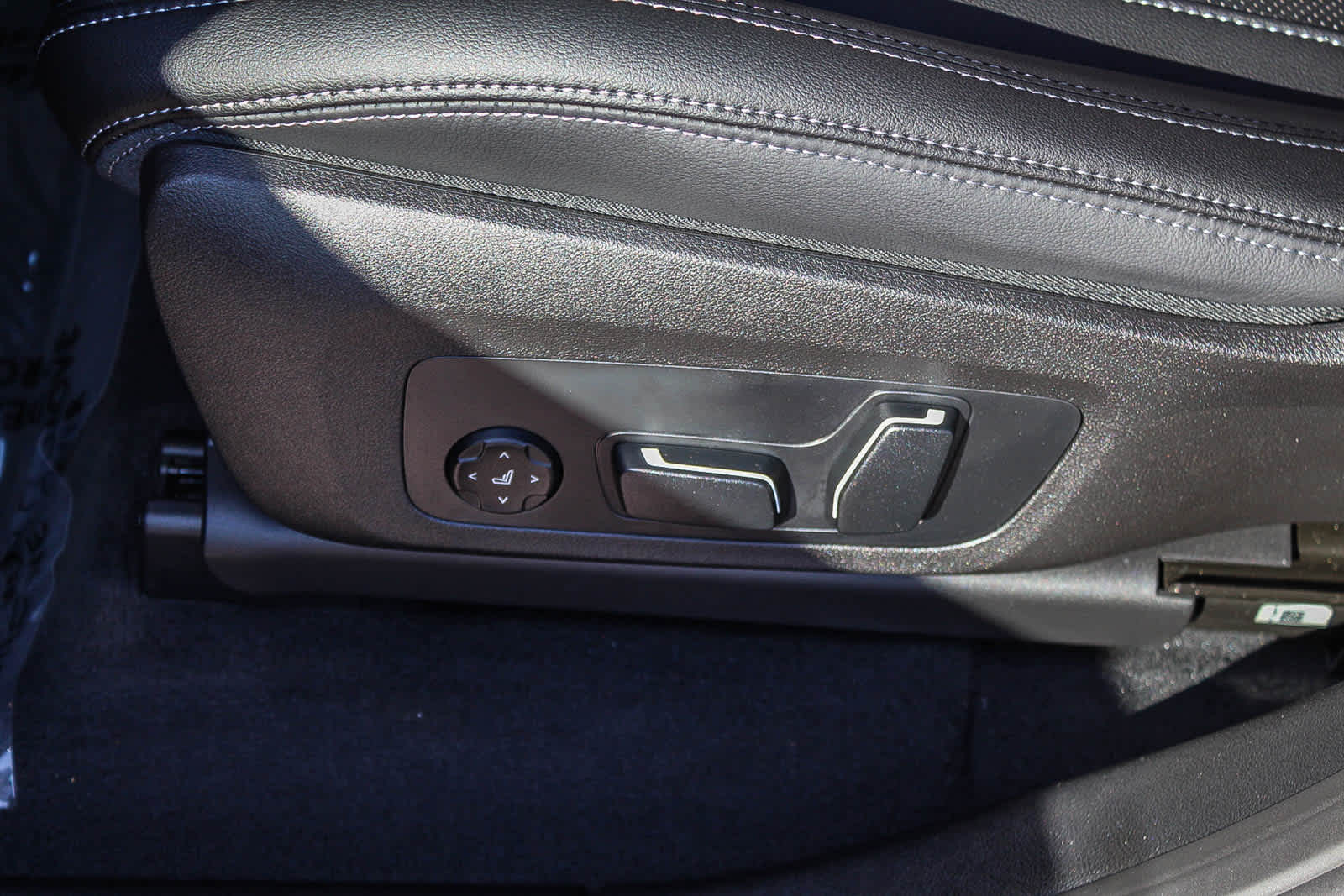 Thumbnail: 2025 BMW X4 - 21