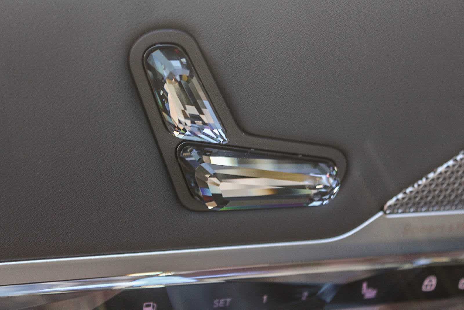2026 BMW 7 Series 750e - Photo 21