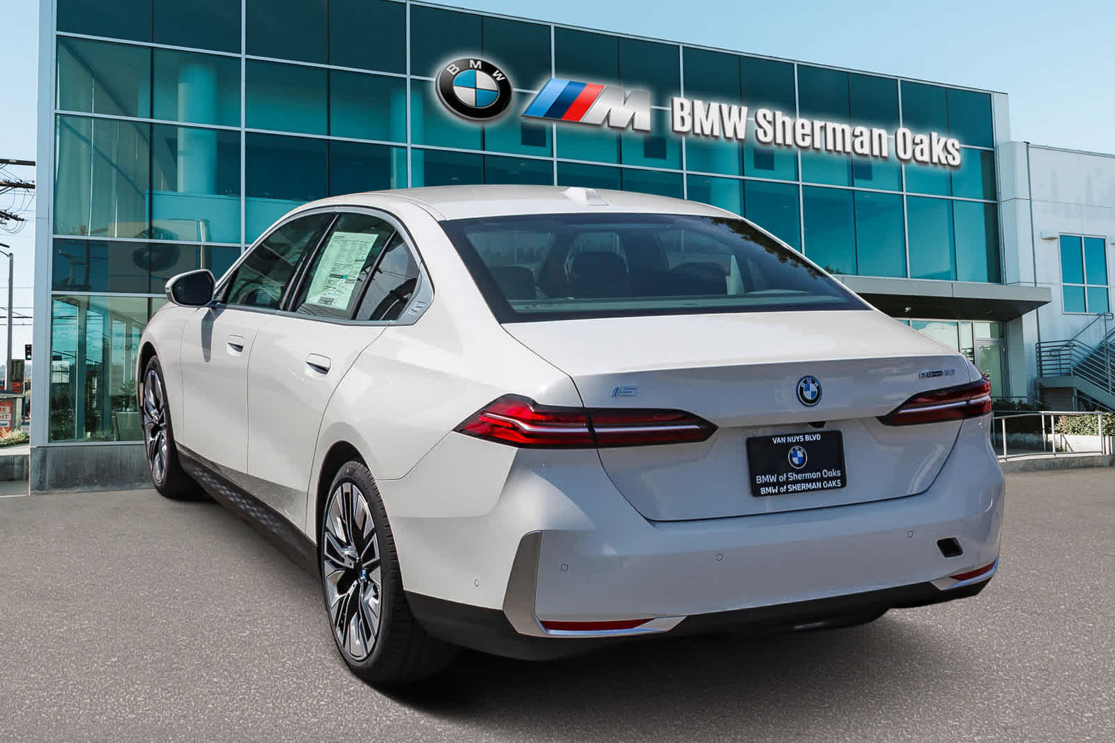 Thumbnail: 2025 BMW i5 - 6