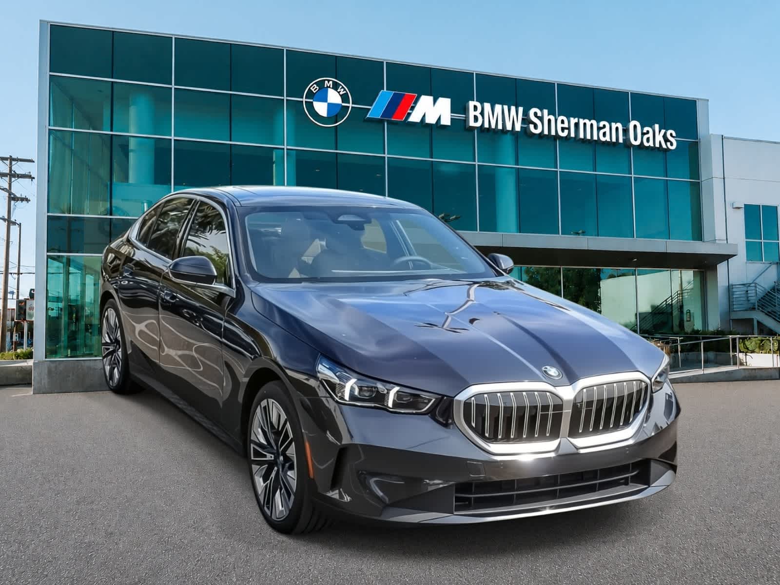 Thumbnail: 2026 BMW 5 Series - 3