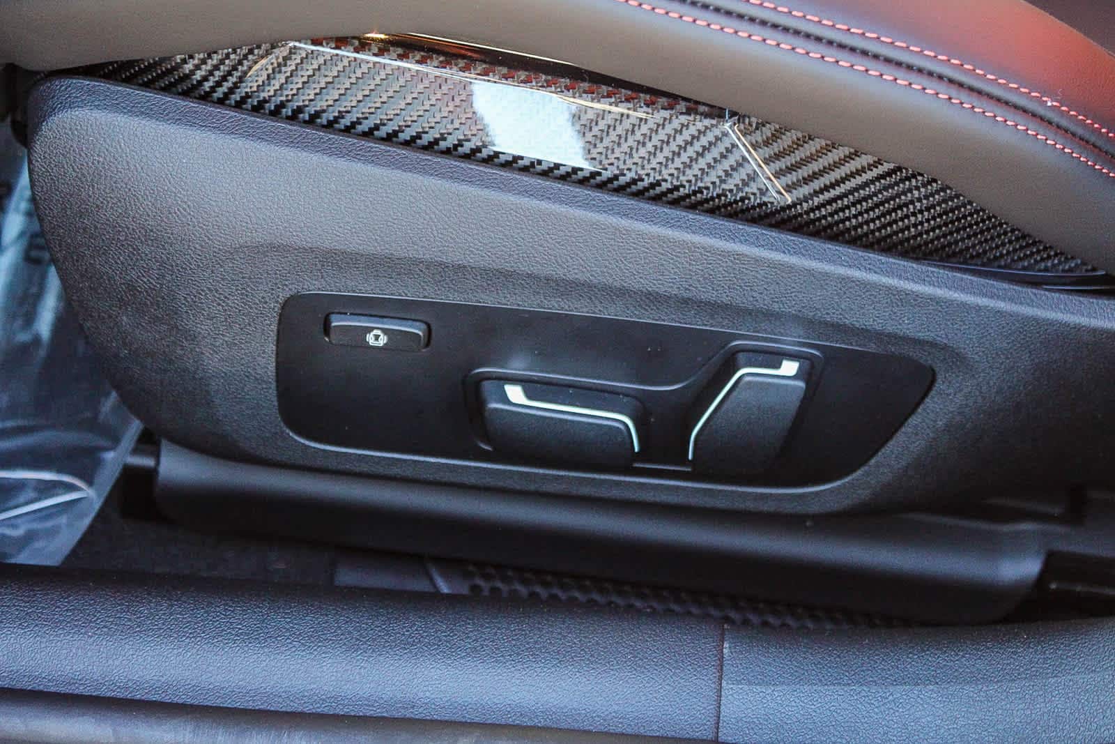 Thumbnail: 2025 BMW M8 - 21