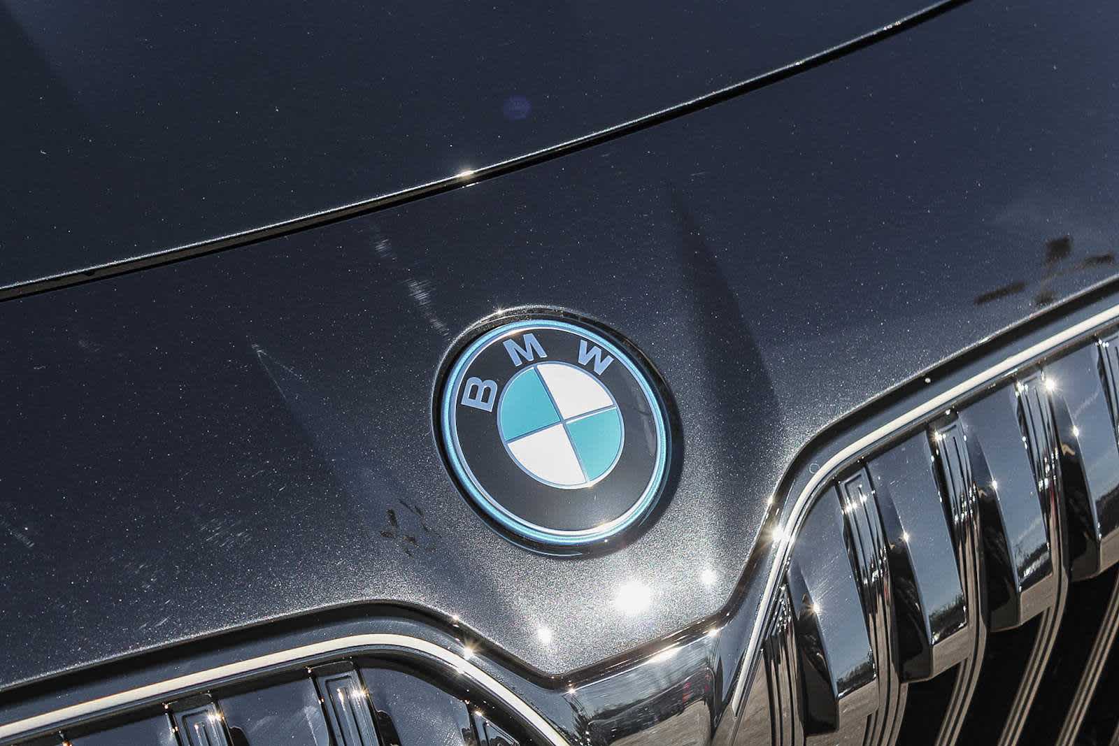 2026 BMW 7 Series 750e - Photo 11
