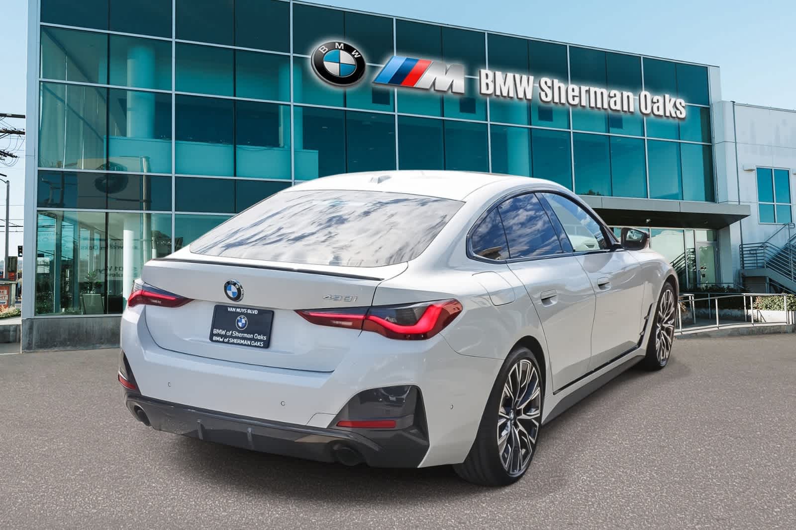 2023 BMW 430i photo 3