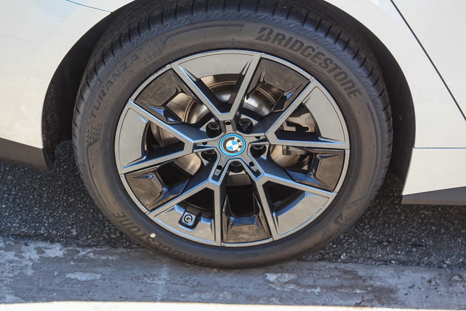 Thumbnail: 2023 BMW i4 - 8