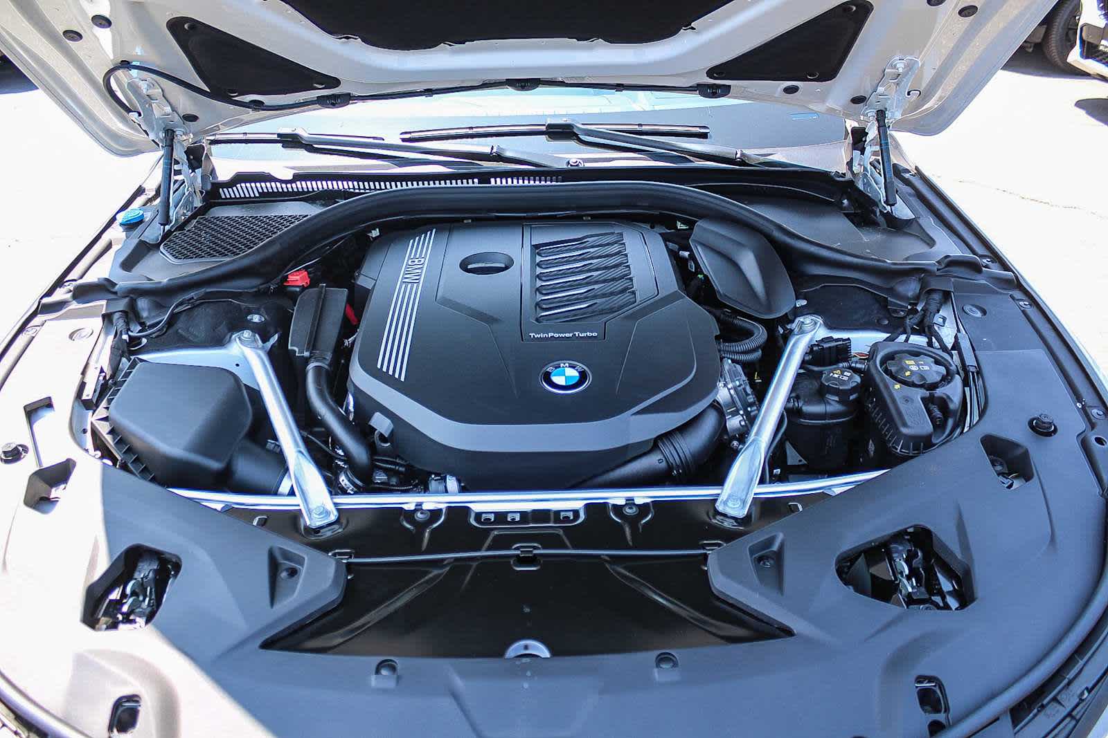 Thumbnail: 2026 BMW 8 Series - 26