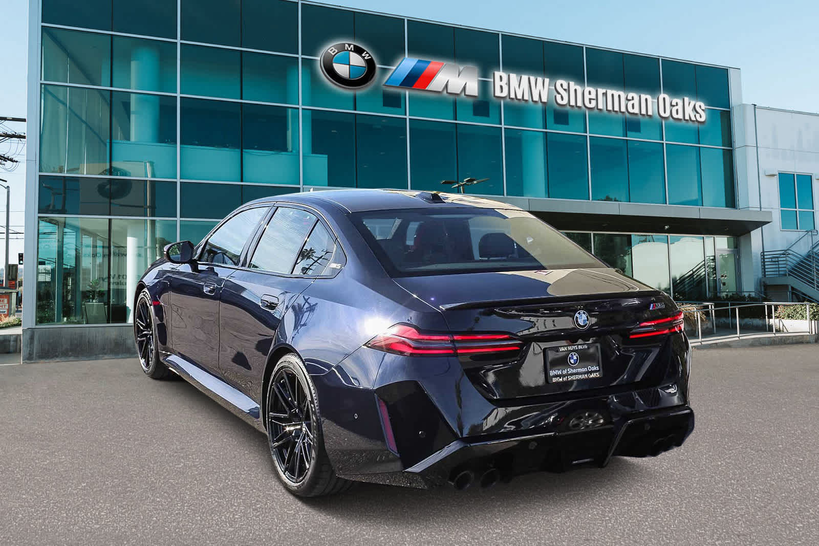 Thumbnail: 2025 BMW M5 - 6