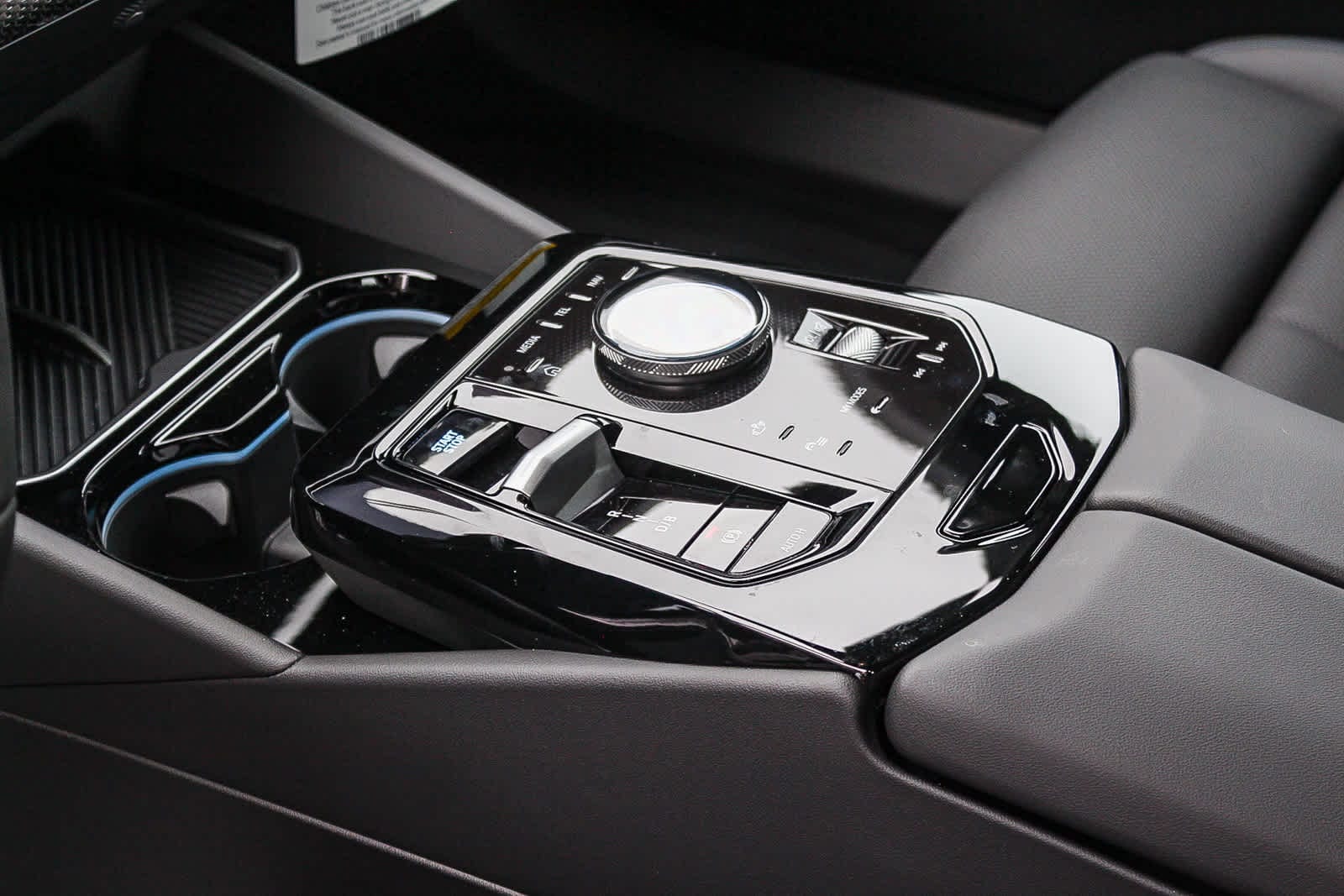 Thumbnail: 2025 BMW i5 - 19