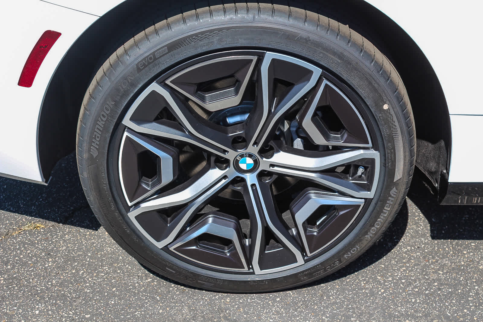 Thumbnail: 2026 BMW iX - 8