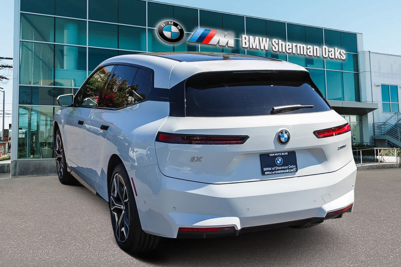 Thumbnail: 2026 BMW iX - 6