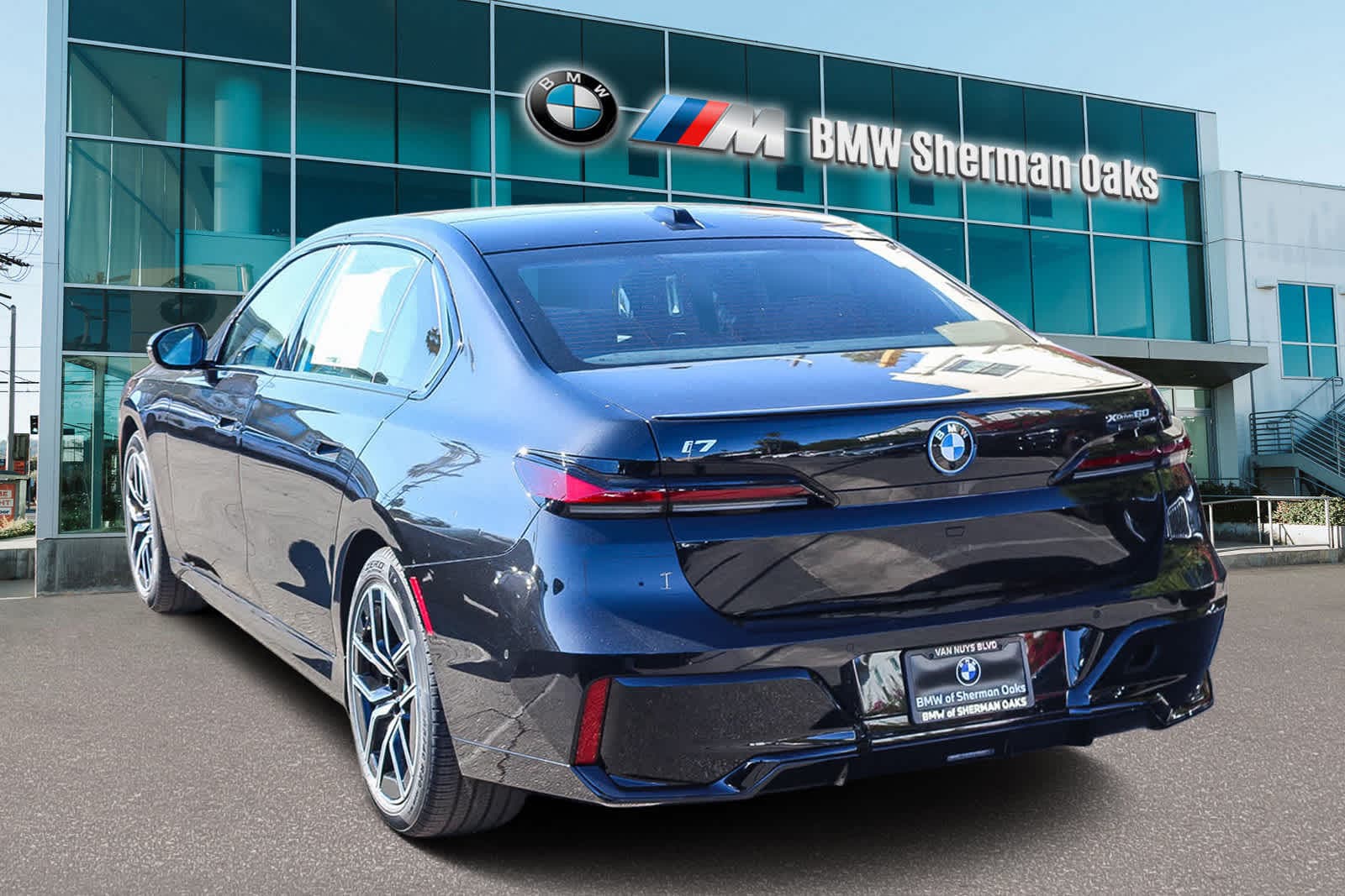 Thumbnail: 2026 BMW i7 - 6