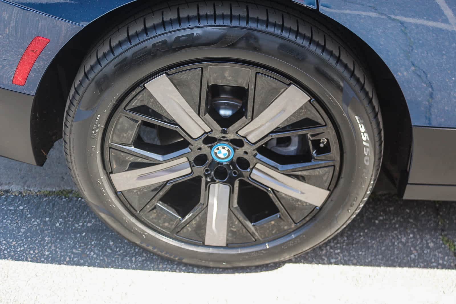 Thumbnail: 2023 BMW iX - 8