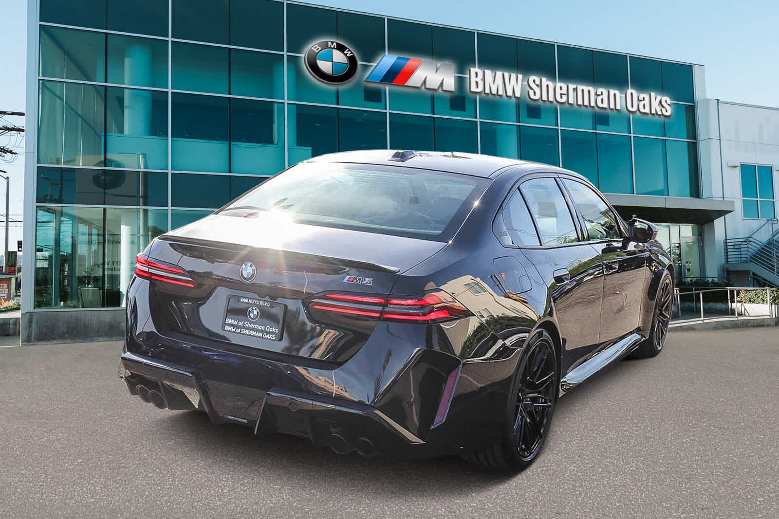 Thumbnail: 2025 BMW M5 - 4