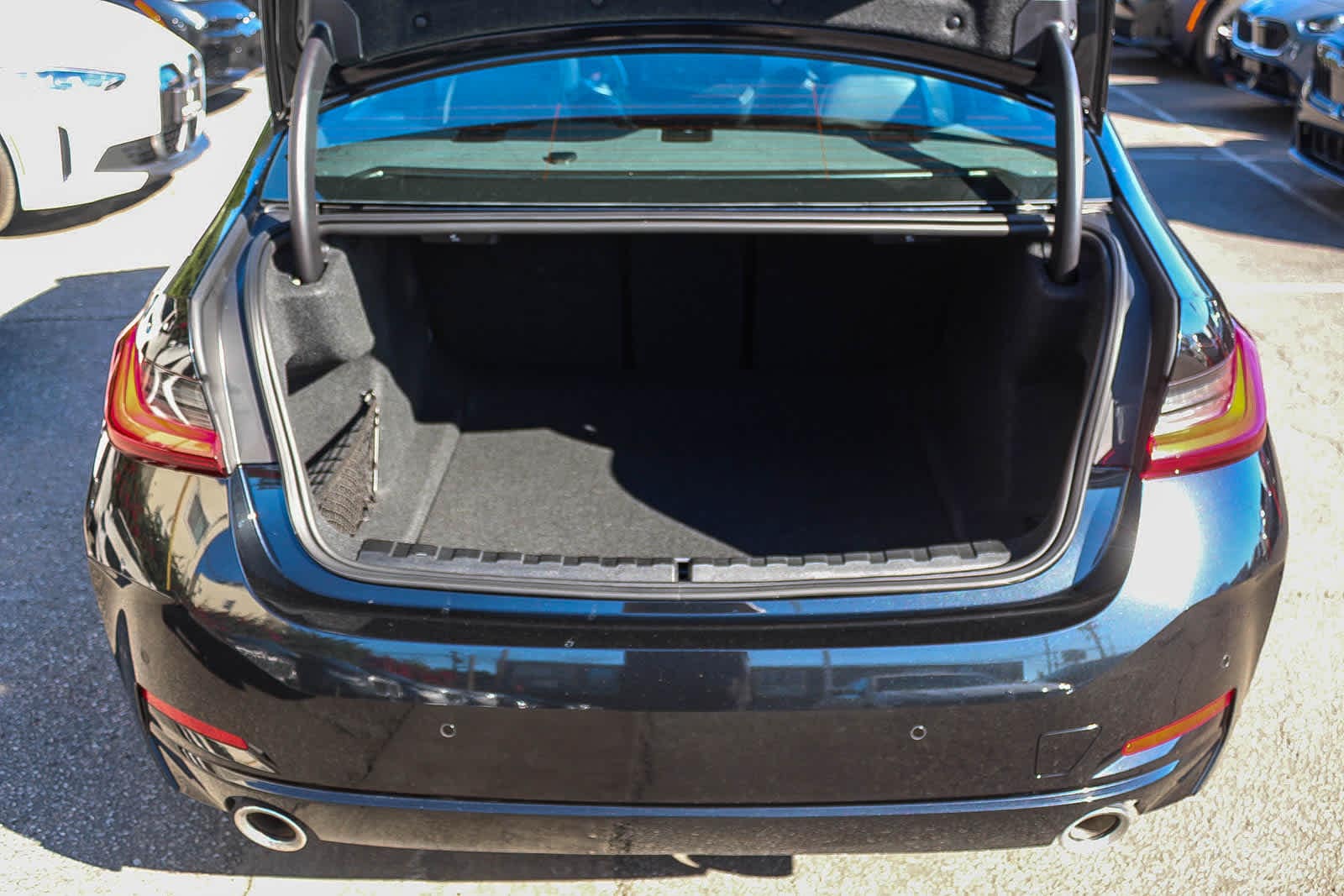 Thumbnail: 2025 BMW 3 Series - 25