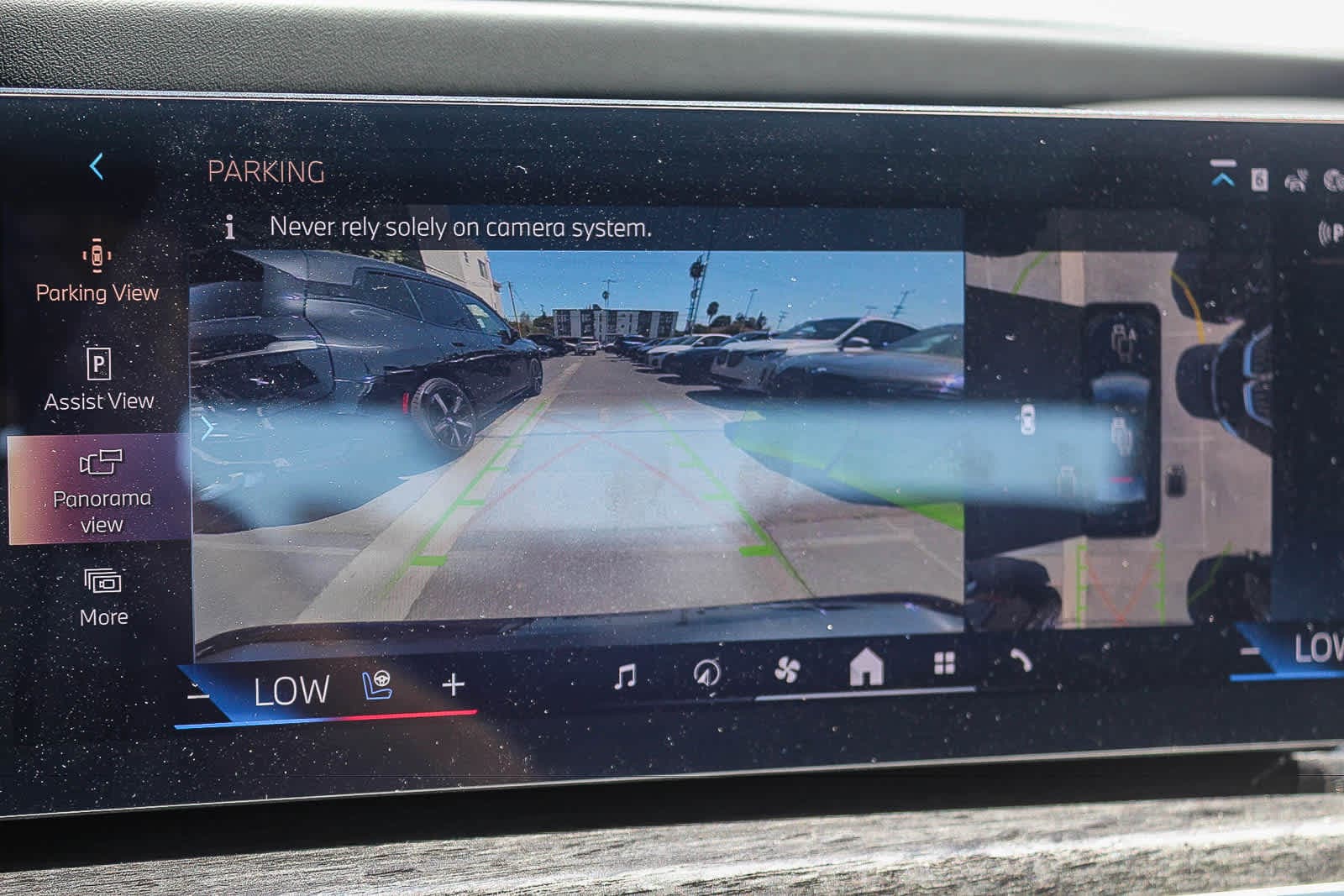 Thumbnail: 2026 BMW i7 - 24