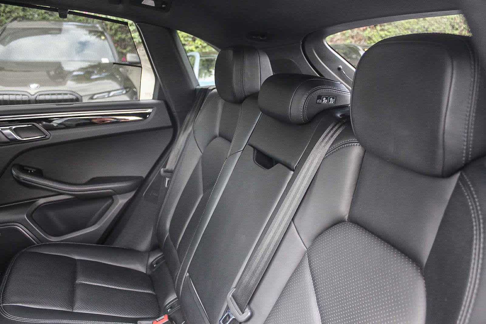 Thumbnail: 2018 Porsche Macan - 18