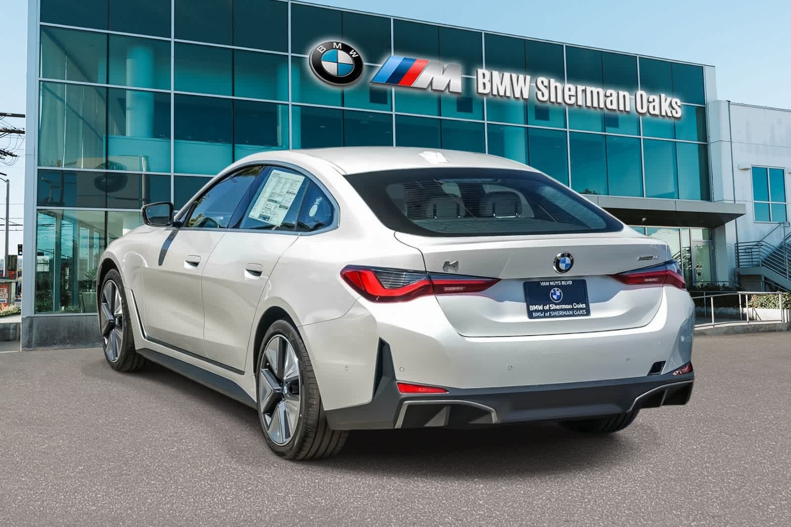 Thumbnail: 2026 BMW i4 - 6
