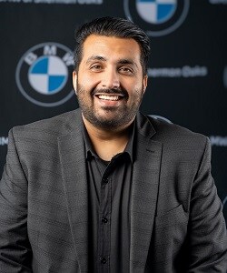 Staff member Ross Akram from ID_22e29223e373