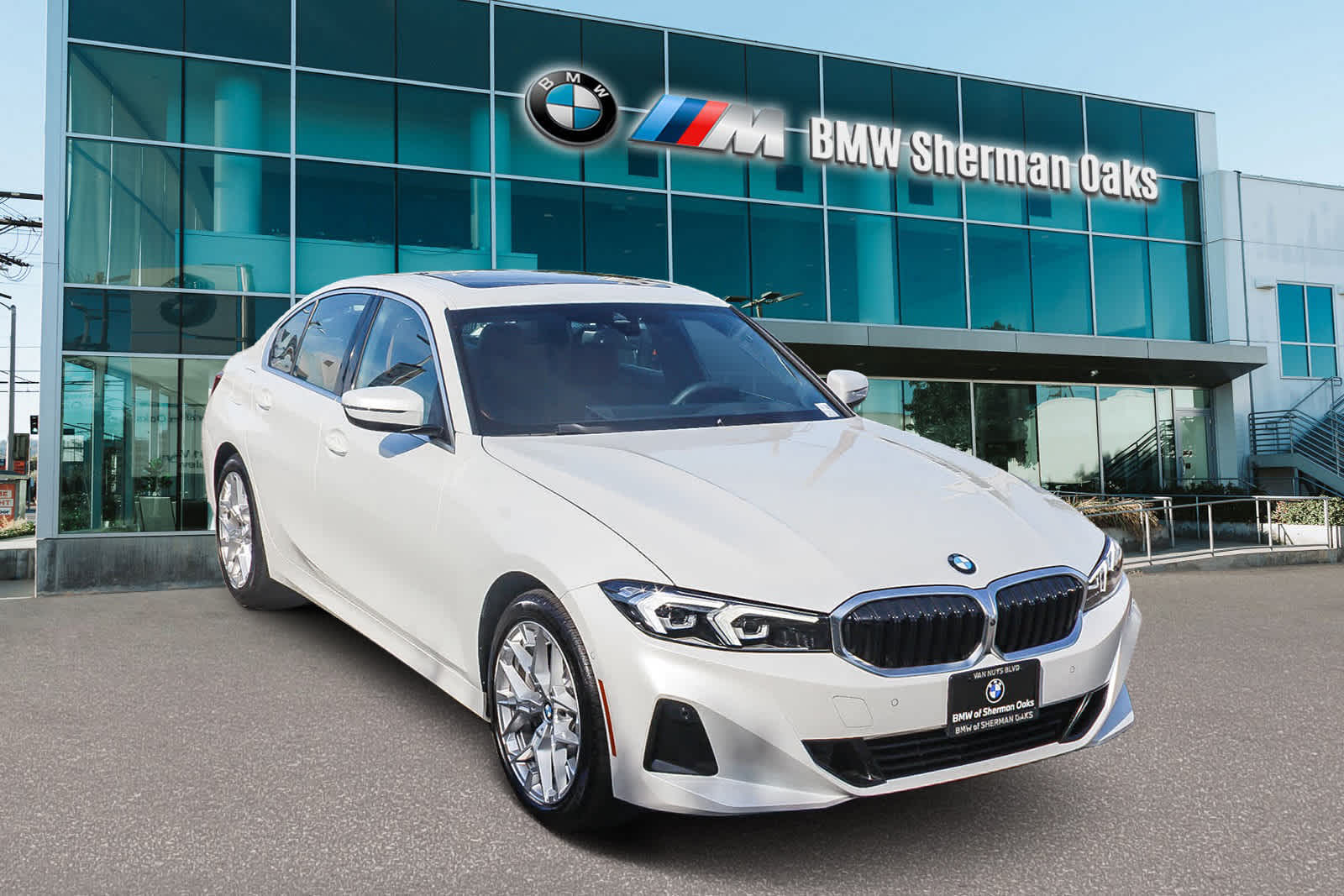 2025 BMW 330i photo 2