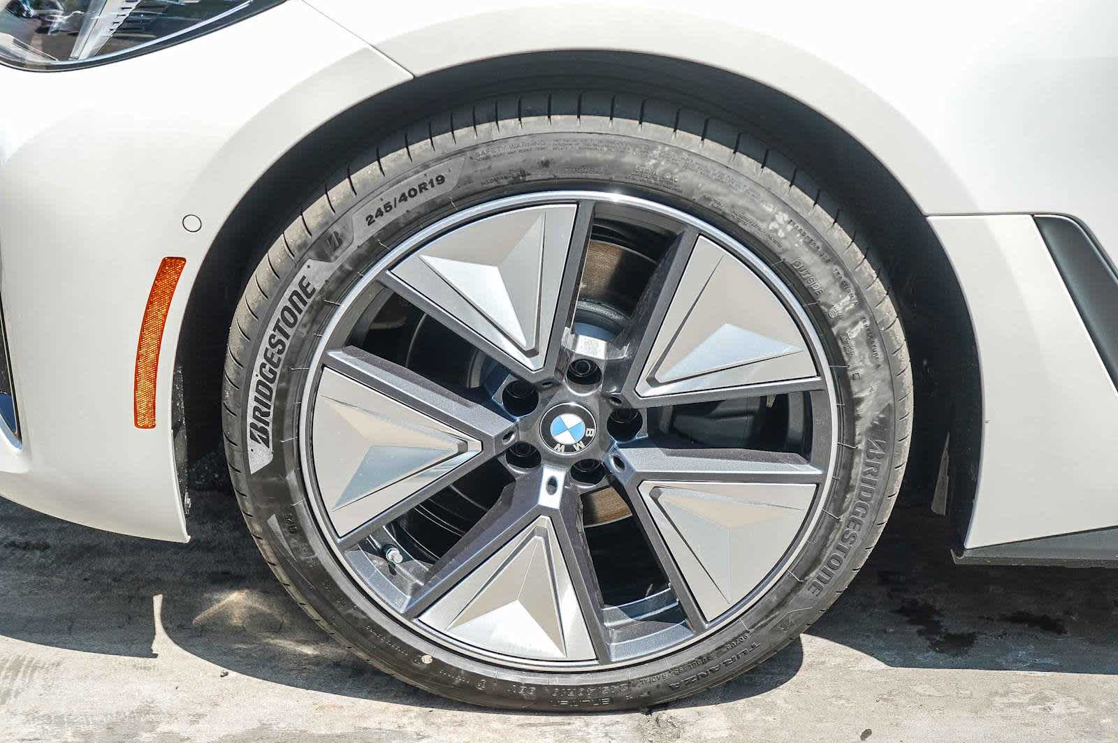Thumbnail: 2026 BMW i4 - 10