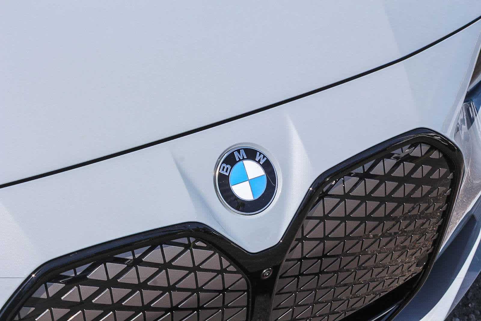 Thumbnail: 2026 BMW i4 - 17