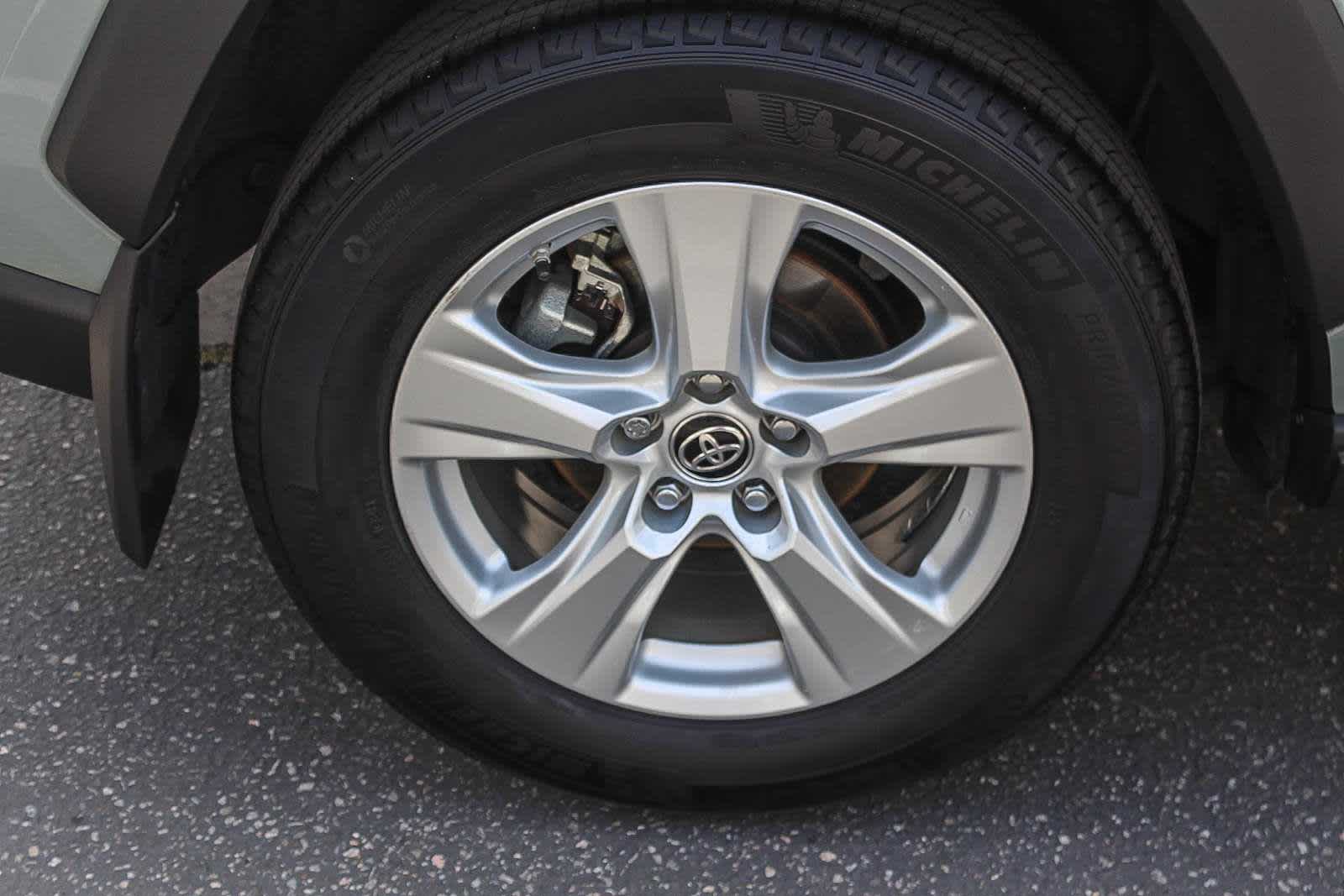 2019 Toyota RAV4 XLE 8