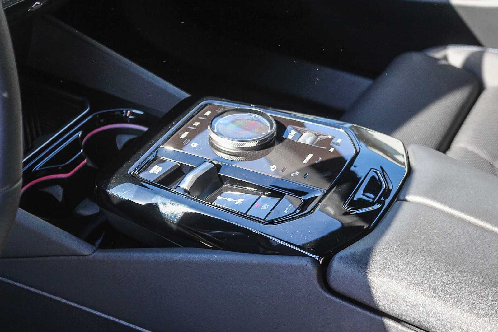 Thumbnail: 2025 BMW i5 - 19