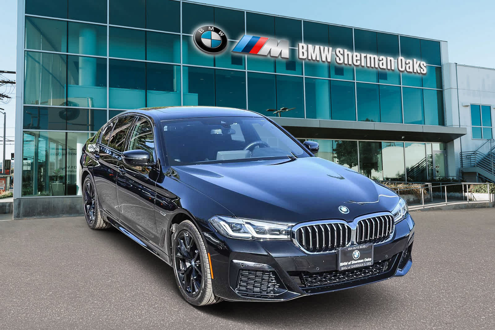 Thumbnail: 2023 BMW 5 Series - 3